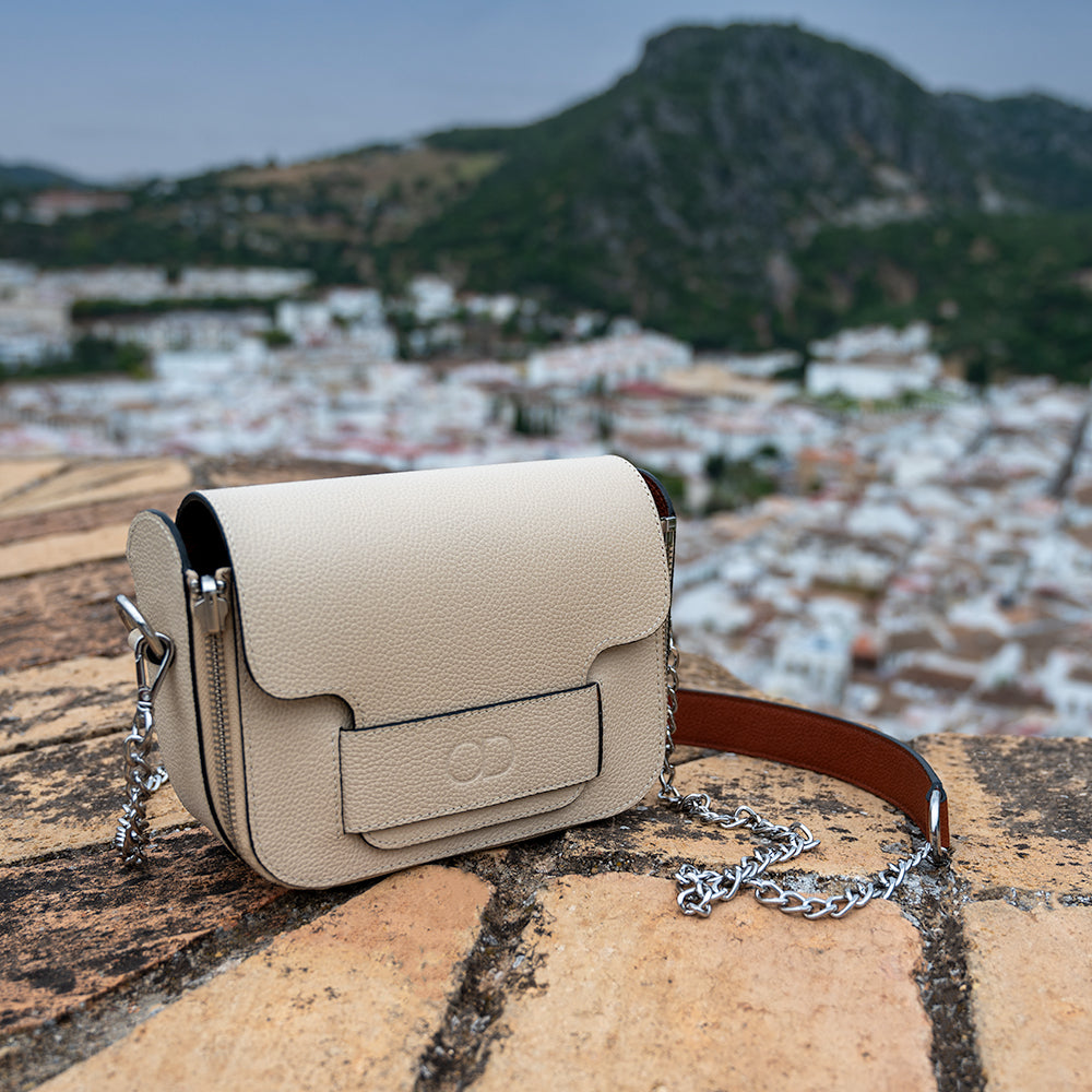 Artesanía y lujo: El alma de Ubrique en cada bolso Odette
